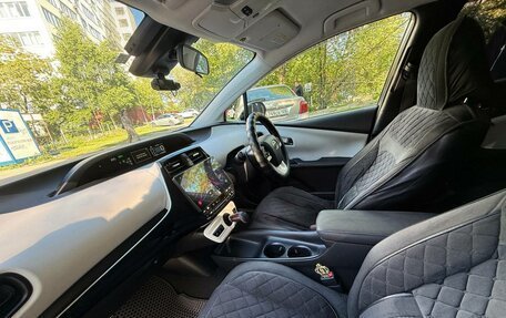 Toyota Prius IV XW50, 2017 год, 1 470 000 рублей, 9 фотография