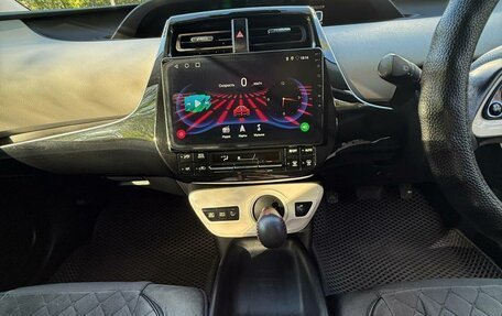 Toyota Prius IV XW50, 2017 год, 1 470 000 рублей, 11 фотография