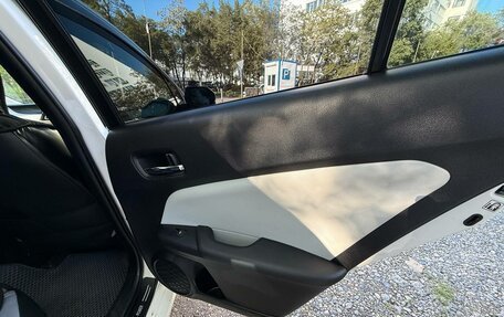 Toyota Prius IV XW50, 2017 год, 1 470 000 рублей, 13 фотография