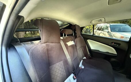 Toyota Prius IV XW50, 2017 год, 1 470 000 рублей, 12 фотография