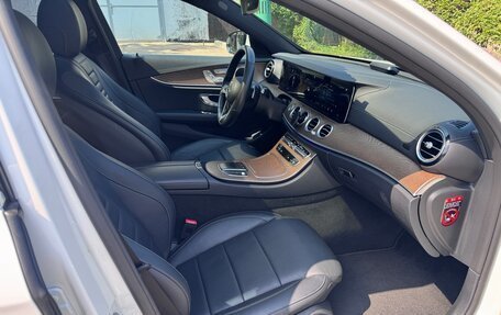 Mercedes-Benz E-Класс, 2022 год, 4 200 000 рублей, 10 фотография