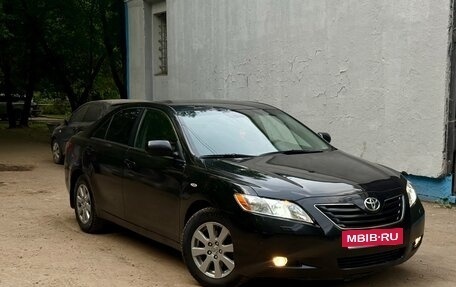 Toyota Camry, 2008 год, 590 000 рублей, 2 фотография