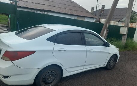 Hyundai Solaris II рестайлинг, 2011 год, 280 000 рублей, 2 фотография