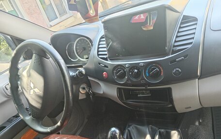 Mitsubishi L200 IV рестайлинг, 2011 год, 900 000 рублей, 11 фотография