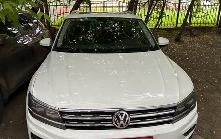 Volkswagen Tiguan II, 2018 год, 3 050 000 рублей, 2 фотография