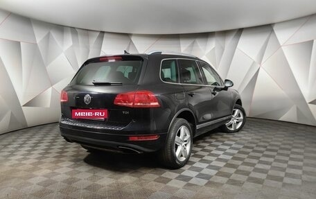 Volkswagen Touareg III, 2011 год, 1 497 000 рублей, 2 фотография