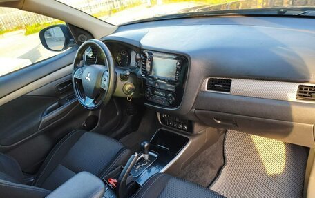 Mitsubishi Outlander III рестайлинг 3, 2017 год, 1 650 000 рублей, 3 фотография