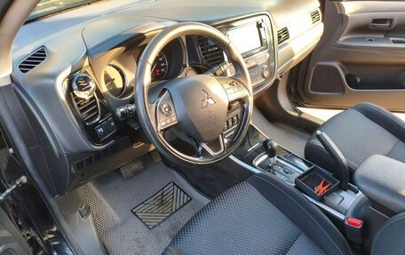 Mitsubishi Outlander III рестайлинг 3, 2017 год, 1 650 000 рублей, 11 фотография