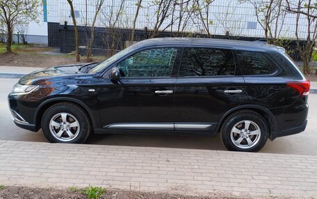 Mitsubishi Outlander III рестайлинг 3, 2017 год, 1 650 000 рублей, 2 фотография