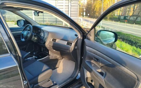 Mitsubishi Outlander III рестайлинг 3, 2017 год, 1 650 000 рублей, 6 фотография