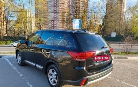 Mitsubishi Outlander III рестайлинг 3, 2017 год, 1 650 000 рублей, 7 фотография