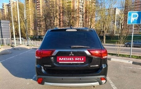Mitsubishi Outlander III рестайлинг 3, 2017 год, 1 650 000 рублей, 9 фотография