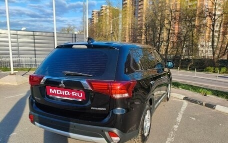 Mitsubishi Outlander III рестайлинг 3, 2017 год, 1 650 000 рублей, 8 фотография
