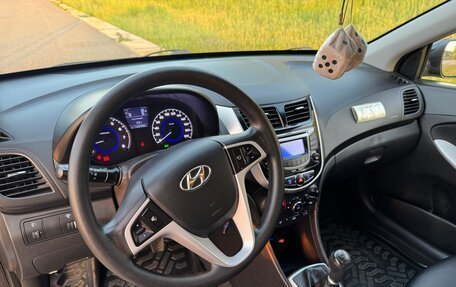 Hyundai Solaris II рестайлинг, 2012 год, 875 000 рублей, 25 фотография