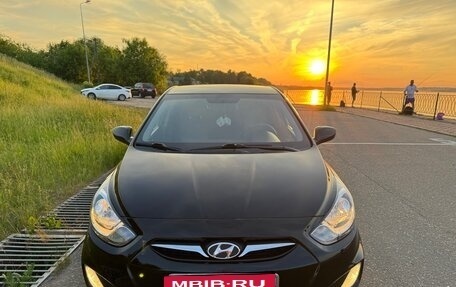 Hyundai Solaris II рестайлинг, 2012 год, 875 000 рублей, 24 фотография