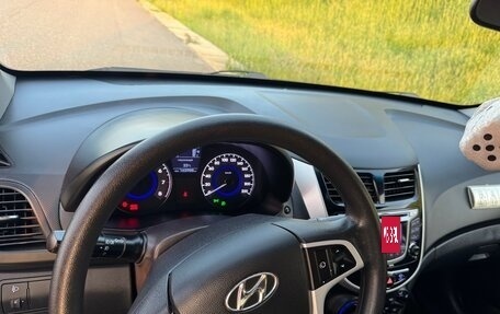 Hyundai Solaris II рестайлинг, 2012 год, 875 000 рублей, 21 фотография