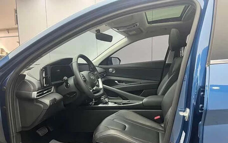 Hyundai Elantra, 2023 год, 1 250 000 рублей, 6 фотография
