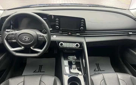 Hyundai Elantra, 2023 год, 1 250 000 рублей, 7 фотография