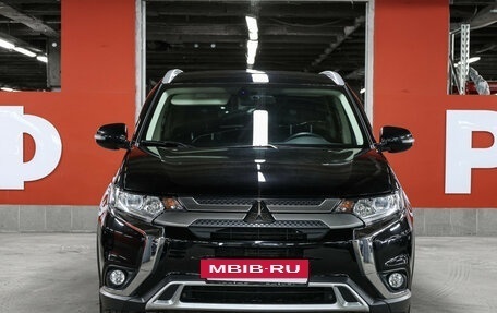 Mitsubishi Outlander III рестайлинг 3, 2019 год, 2 649 000 рублей, 3 фотография