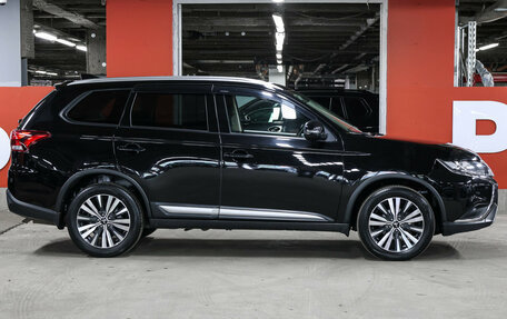 Mitsubishi Outlander III рестайлинг 3, 2019 год, 2 649 000 рублей, 5 фотография