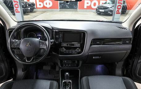 Mitsubishi Outlander III рестайлинг 3, 2019 год, 2 649 000 рублей, 15 фотография