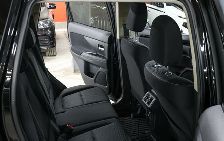 Mitsubishi Outlander III рестайлинг 3, 2019 год, 2 649 000 рублей, 13 фотография