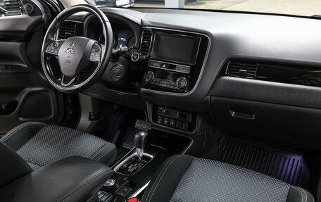 Mitsubishi Outlander III рестайлинг 3, 2019 год, 2 649 000 рублей, 12 фотография