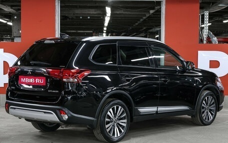 Mitsubishi Outlander III рестайлинг 3, 2019 год, 2 649 000 рублей, 6 фотография