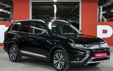 Mitsubishi Outlander III рестайлинг 3, 2019 год, 2 649 000 рублей, 4 фотография