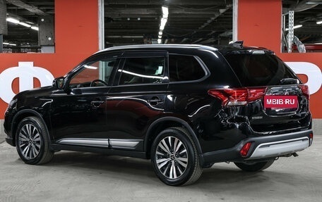 Mitsubishi Outlander III рестайлинг 3, 2019 год, 2 649 000 рублей, 8 фотография