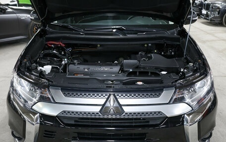 Mitsubishi Outlander III рестайлинг 3, 2019 год, 2 649 000 рублей, 10 фотография