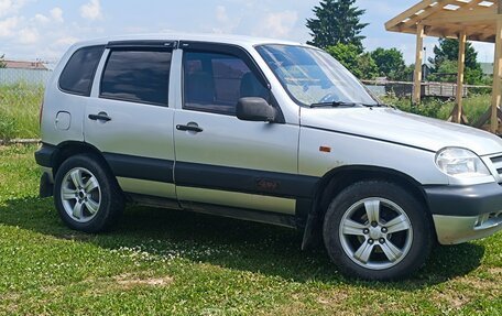 Chevrolet Niva I рестайлинг, 2004 год, 300 000 рублей, 2 фотография