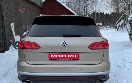 Volkswagen Touareg III, 2019 год, 6 200 000 рублей, 1 фотография