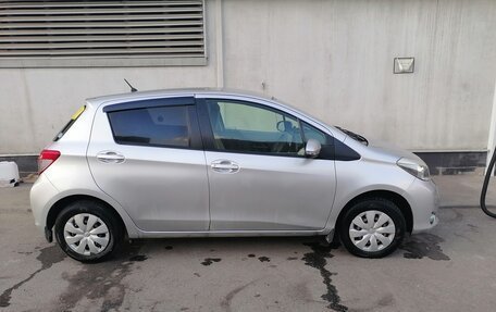 Toyota Vitz, 2013 год, 670 000 рублей, 2 фотография