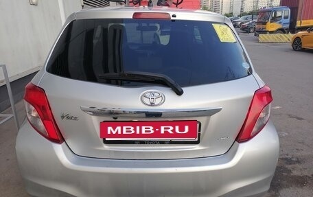 Toyota Vitz, 2013 год, 670 000 рублей, 3 фотография