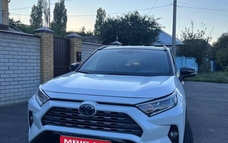 Toyota RAV4, 2018 год, 3 200 000 рублей, 1 фотография