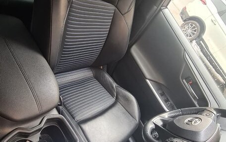 Toyota RAV4, 2018 год, 3 200 000 рублей, 10 фотография