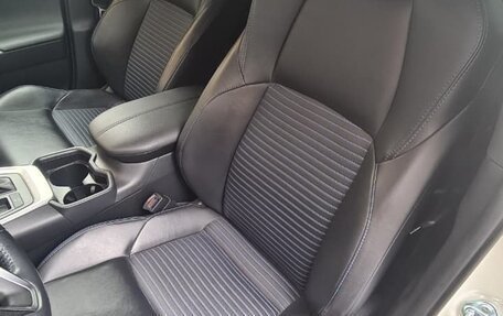 Toyota RAV4, 2018 год, 3 200 000 рублей, 12 фотография