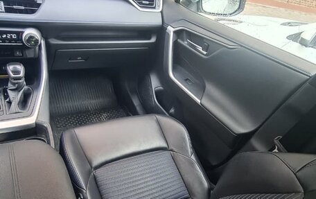 Toyota RAV4, 2018 год, 3 200 000 рублей, 13 фотография