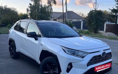 Toyota RAV4, 2018 год, 3 200 000 рублей, 2 фотография