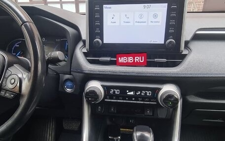 Toyota RAV4, 2018 год, 3 200 000 рублей, 8 фотография