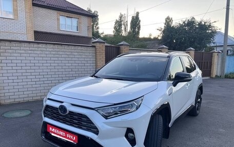 Toyota RAV4, 2018 год, 3 200 000 рублей, 5 фотография