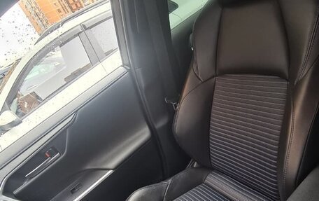 Toyota RAV4, 2018 год, 3 200 000 рублей, 21 фотография