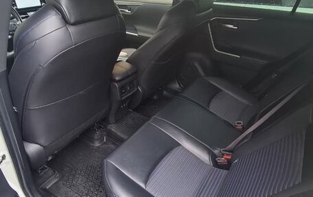Toyota RAV4, 2018 год, 3 200 000 рублей, 29 фотография