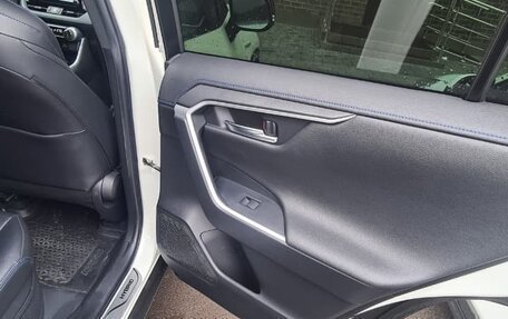 Toyota RAV4, 2018 год, 3 200 000 рублей, 24 фотография