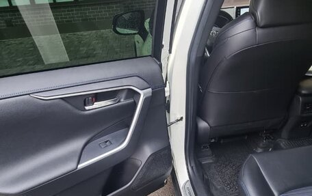 Toyota RAV4, 2018 год, 3 200 000 рублей, 28 фотография