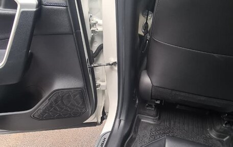 Toyota RAV4, 2018 год, 3 200 000 рублей, 27 фотография