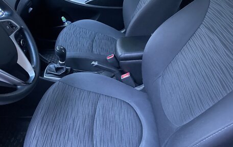 Hyundai Solaris II рестайлинг, 2016 год, 1 100 000 рублей, 19 фотография