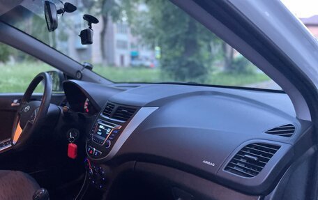 Hyundai Solaris II рестайлинг, 2016 год, 1 100 000 рублей, 37 фотография
