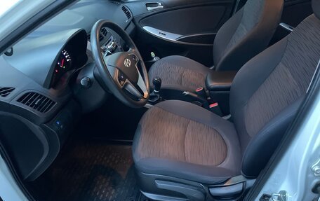 Hyundai Solaris II рестайлинг, 2016 год, 1 100 000 рублей, 33 фотография